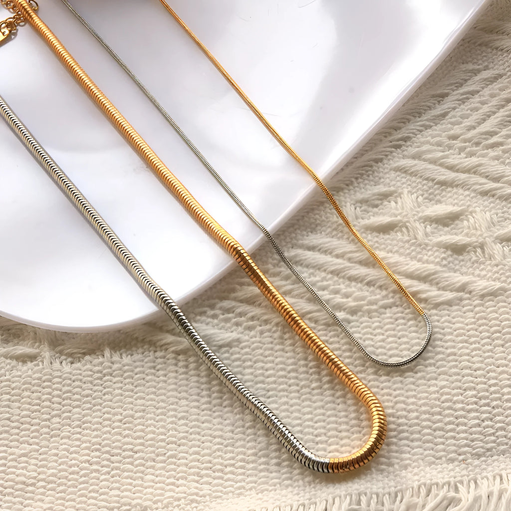 Gold colour stainless steel women's snake bones chain necklace with 3mm width and geometric lines design.