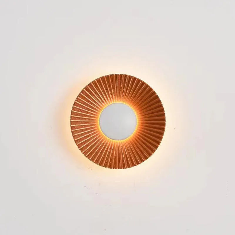 Round wall lamp with an aluminium shade and dimmable LED bulb in a white and gold colour finish.