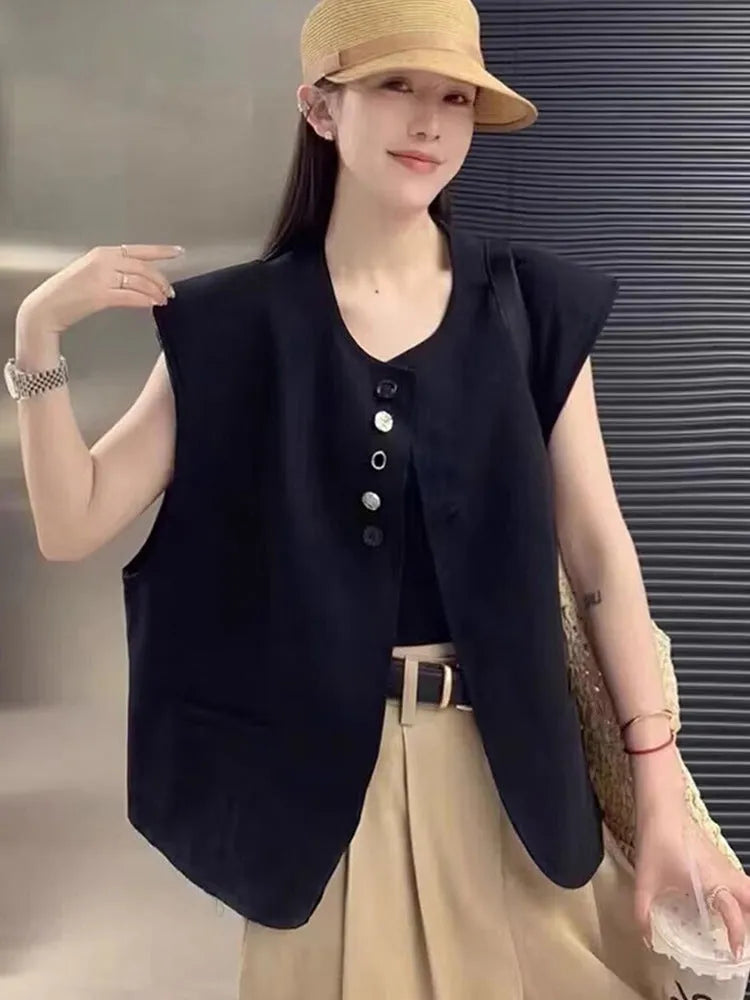 Women's loose-fit short vest in polyester, shown in milk white with side pockets.