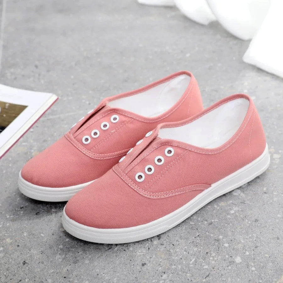 Low-top canvas casual shoes with cloth lining and plastic sole in multiple colour options