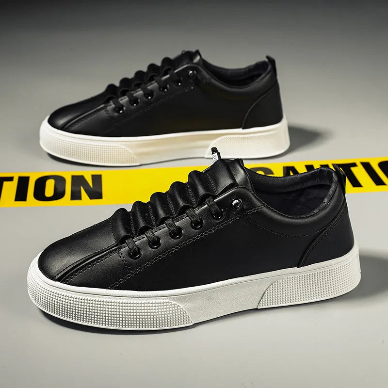 Men's low top sports casual shoes in black or white with synthetic leather upper and PVC soles