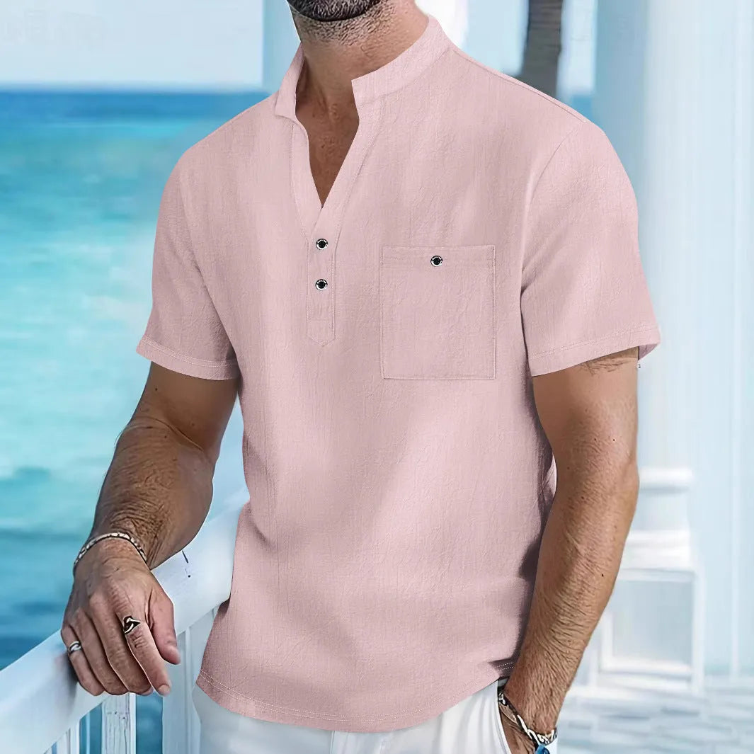 Man wearing a light-coloured linen stand collar T-shirt with short sleeves in a loose fit.