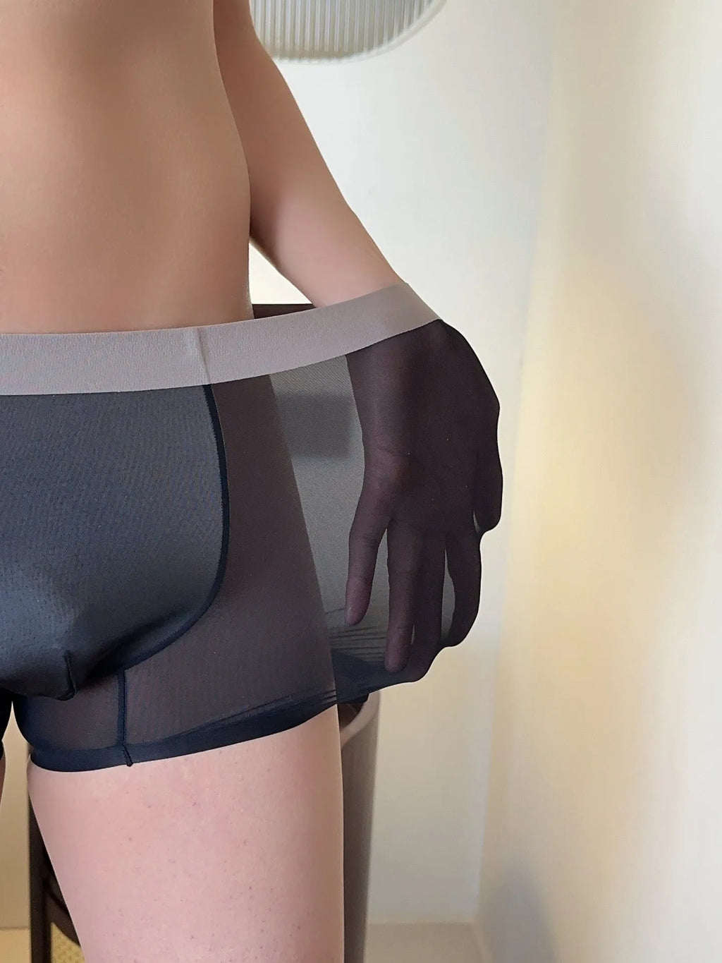 Seamless men's boxers with honeycomb crotch design in ultra-thin nylon fabric