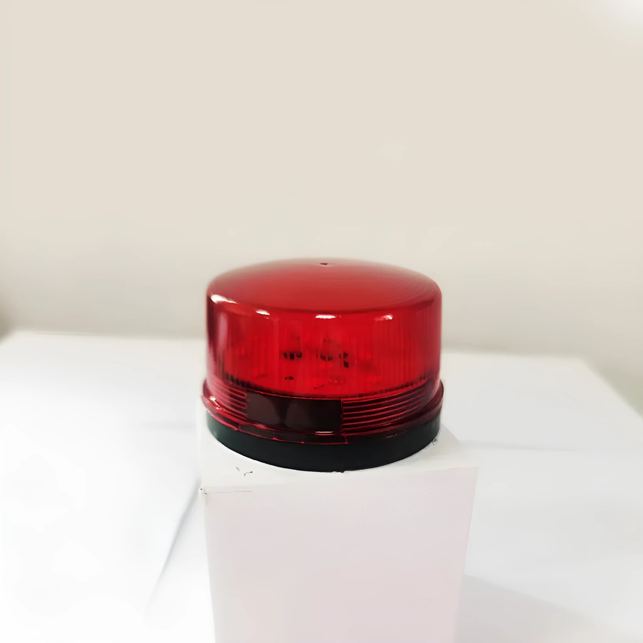 HC-79 small round red vehicle warning light with strobe and siren on mounting base