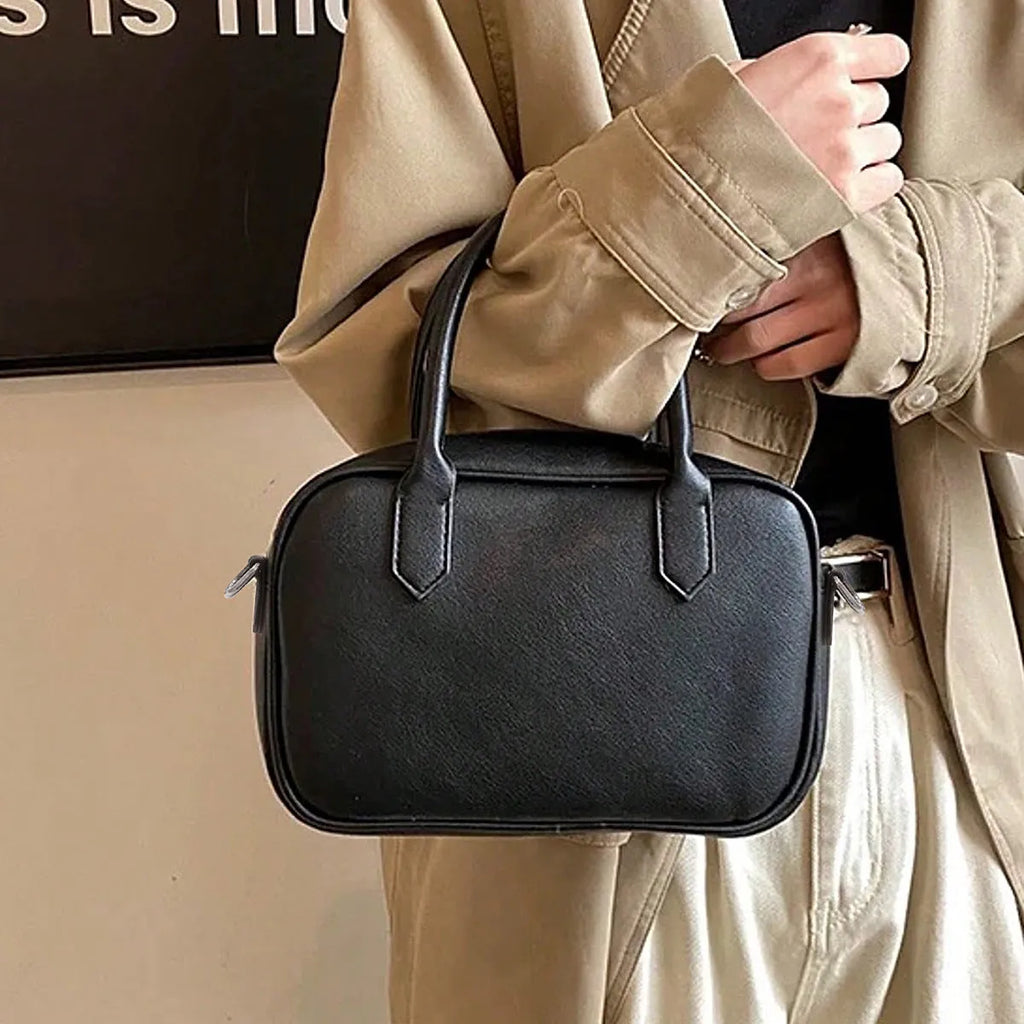 Retro small square shoulder messenger bag in black PU leather with horizontal design