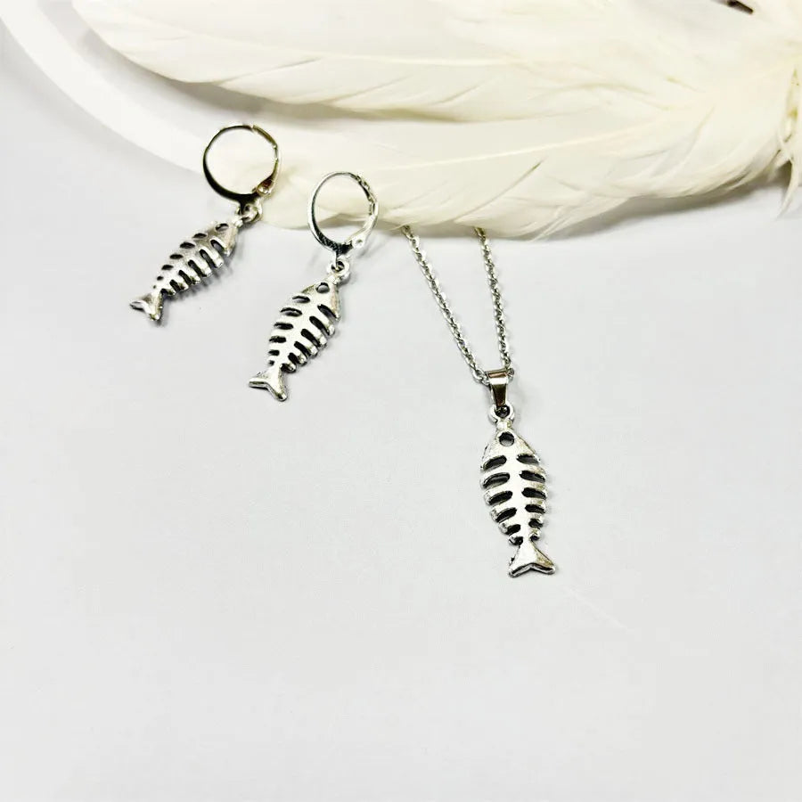 Fishbone pendant necklace with O-shaped chain and matching earrings jewellery set