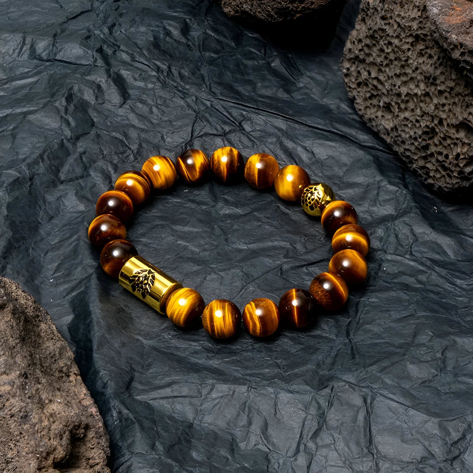 Little Lion ethnic style bracelet with Bodhi seed construction and geometric patterns in black and white