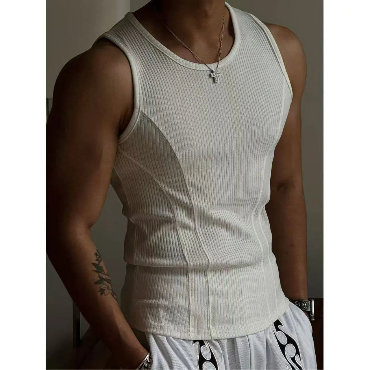 Men's black sports vest with I-shaped back design and American stitching
