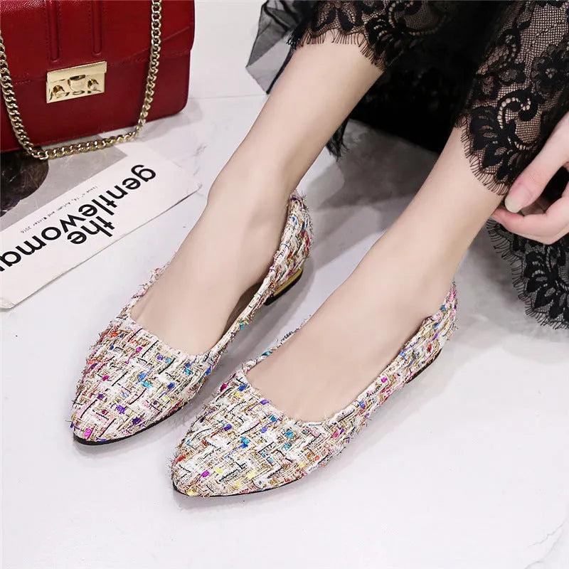 Women's black and white classic low-cut canvas shoes with pointed toe design and shallow mouth opening