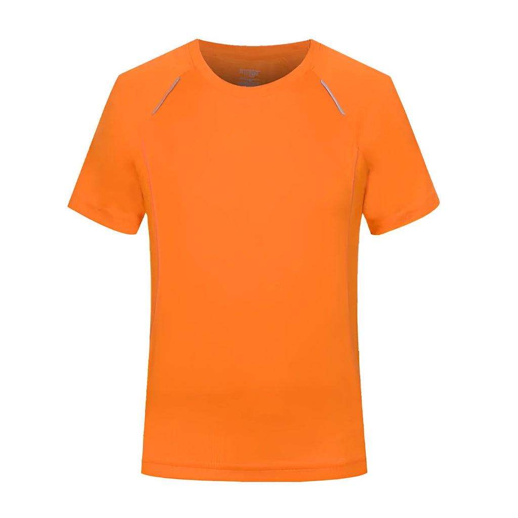 Slim fit quick-dry T-shirt in solid colours with round neck and short sleeves on a size chart background.