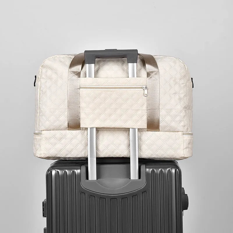 Large capacity Oxford cloth leisure travel bag in a solid colour, showing street style design details.