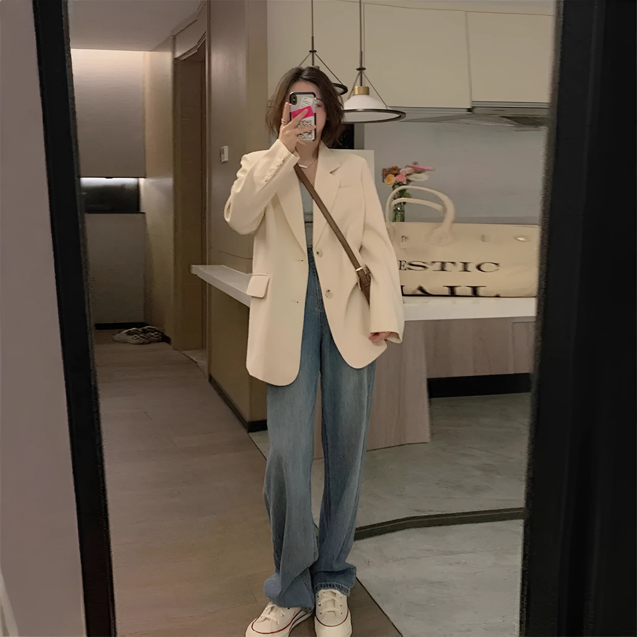 Korean-style solid colour polyester street suit jacket with long sleeves and pockets.
