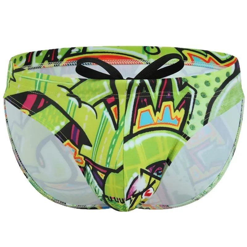 Printed men's swimming trunks in polyester fabric with quick-dry properties for beach and pool swimming