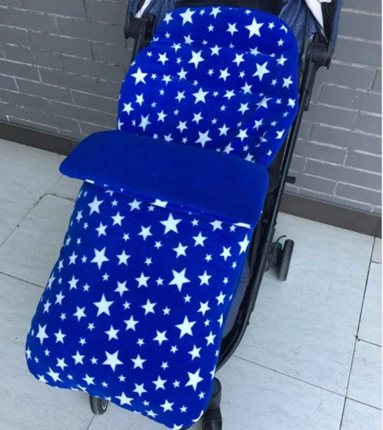 Envelope baby stroller sleeping bag in a plain colour with thick filling for winter.