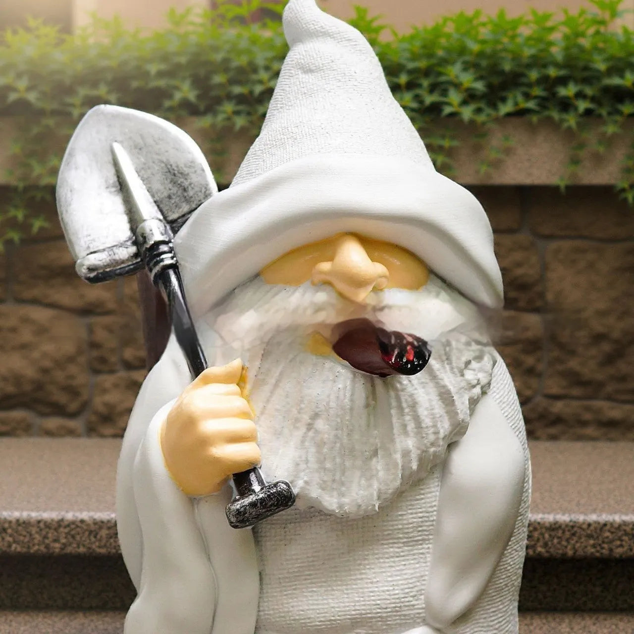 Resin smoking shovel dwarf Christmas garden ornament for outdoor festive display