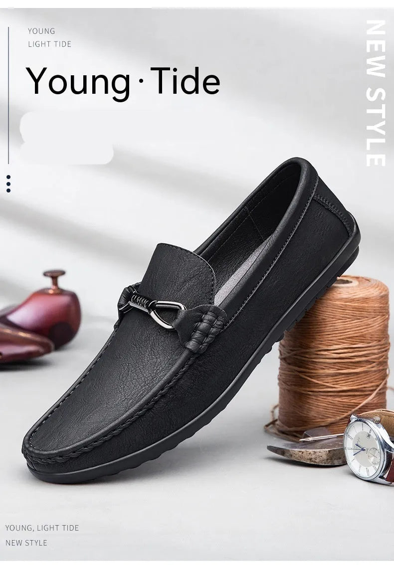 Breathable soft bottom slip-on casual shoes in solid colour with two-layer cowhide upper and rubber sole
