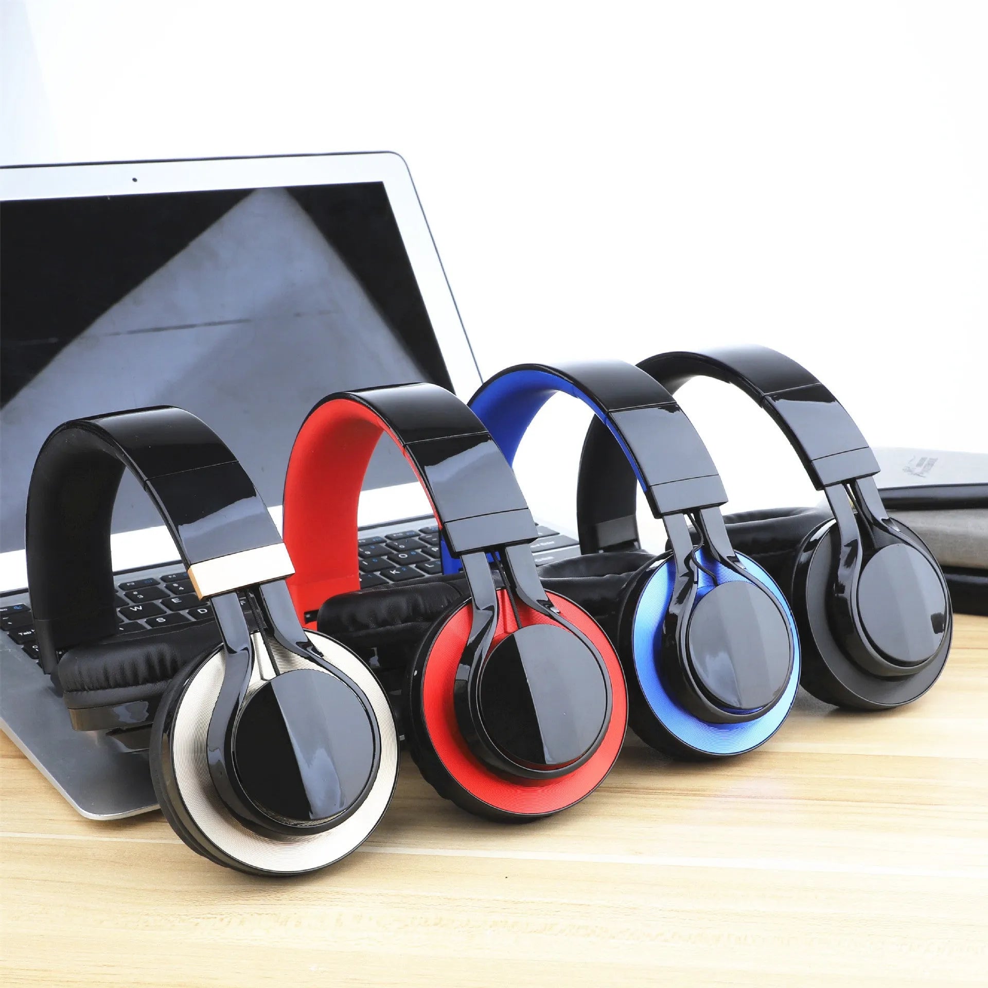 Wired head-mounted karaoke headphones with microphone and 3.5mm plug