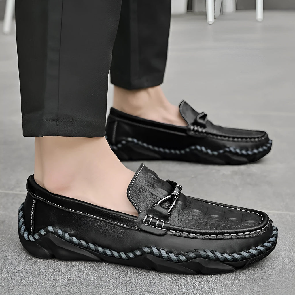 Men's driving beanie loafers in black cowhide with round toe and rubber sole