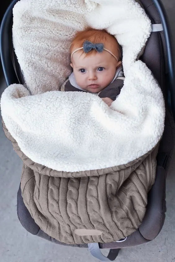 Envelope baby stroller sleeping bag in a plain colour with thick filling for winter.