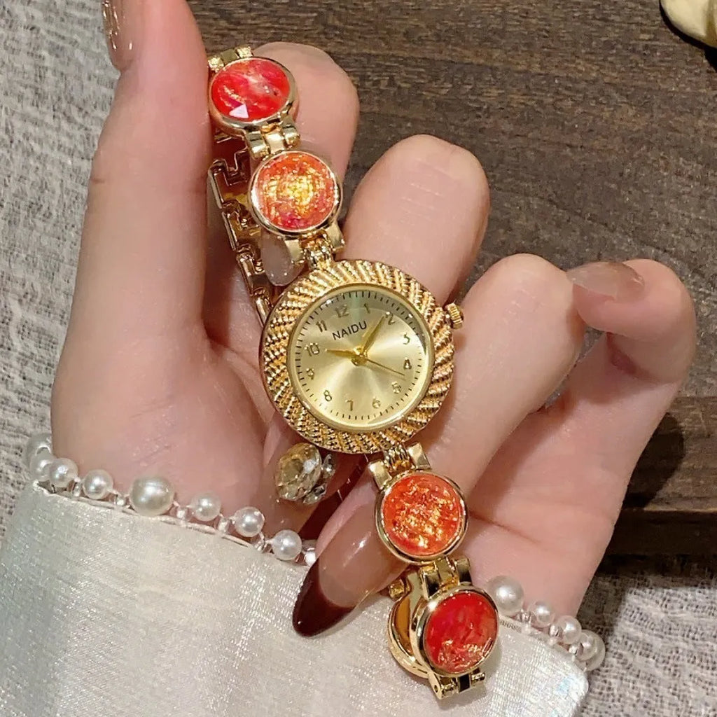 Women's quartz wristwatch with 25mm round dial in six colour options