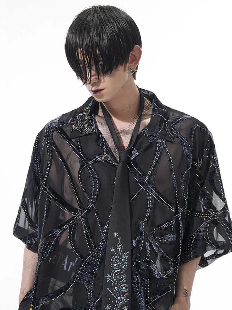 Man's loose fit short-sleeved shirt with translucent black grey snake pattern and lapel collar