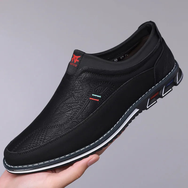 Men's low top casual leather shoes with a leather toe cap and rubber sole.