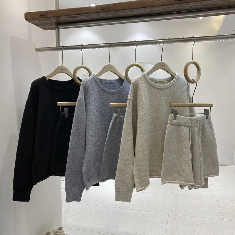 Women's loose-fitting knitted long sleeve sweater and wide leg shorts two-piece set in oatmeal colour