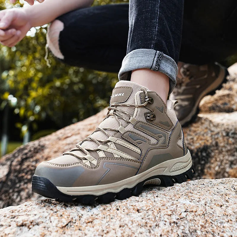Low-top lace-up hiking sneakers in various colours with a rubber sole and flannel upper.