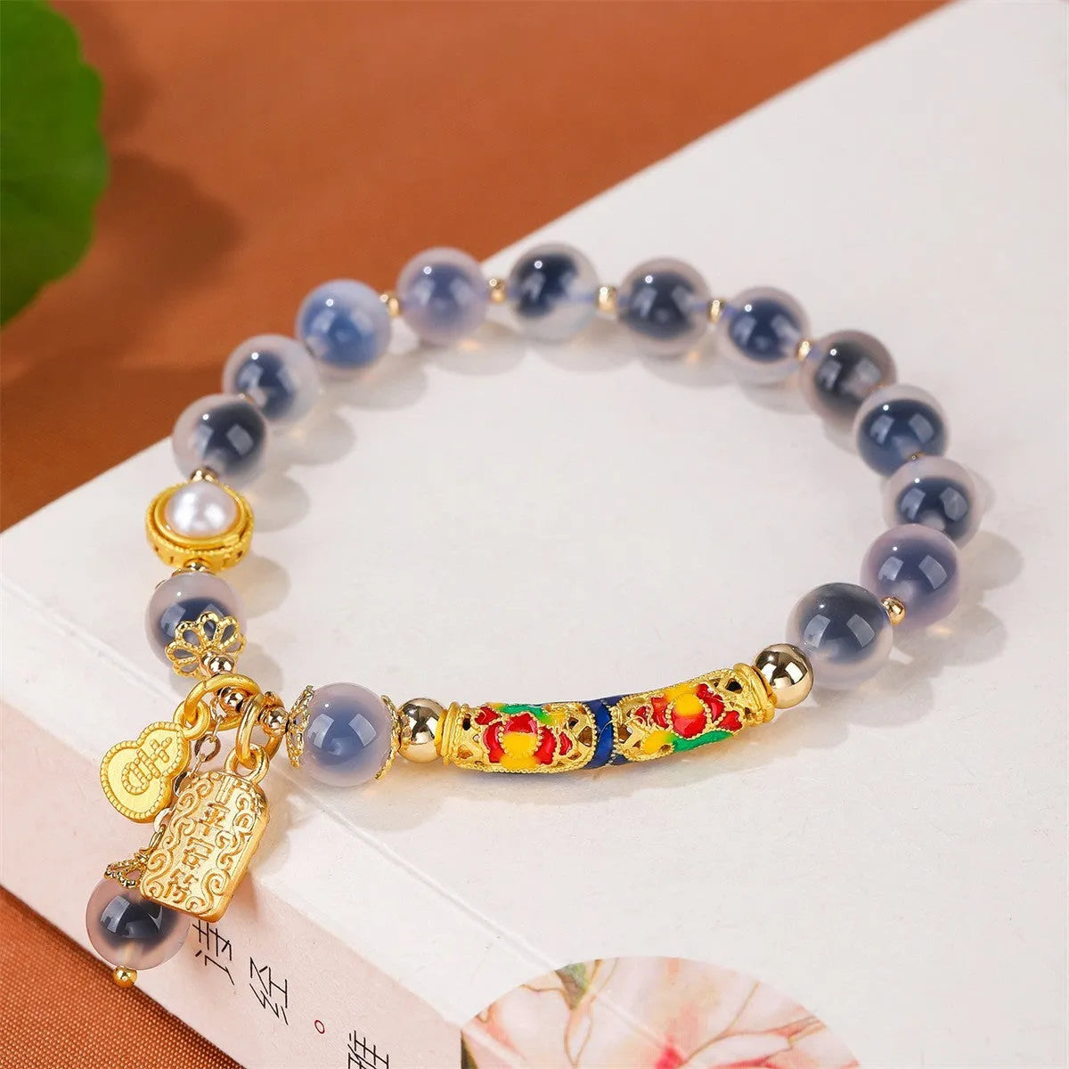 Women's sugar heart agate bracelet with retro minority styling in cherry blossom colour design