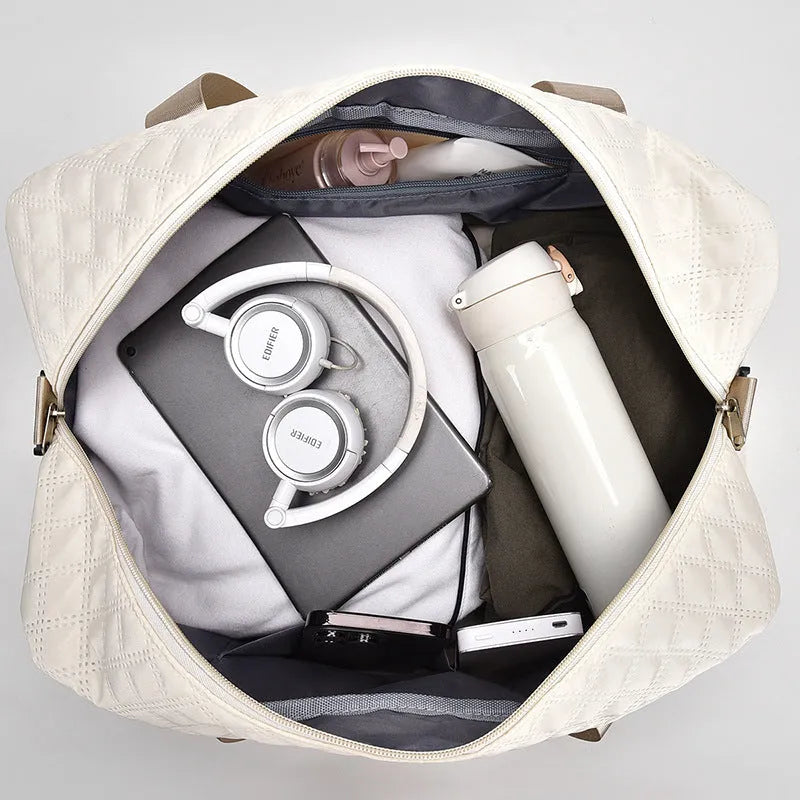 Large capacity Oxford cloth leisure travel bag in a solid colour, showing street style design details.