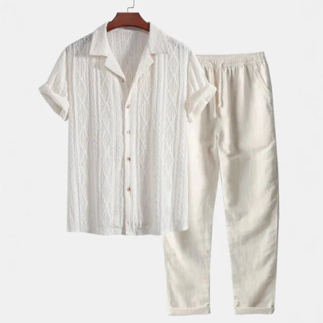 Men's slim-fit camouflage print casual suit consisting of a short-sleeved lapel shirt and matching trousers.