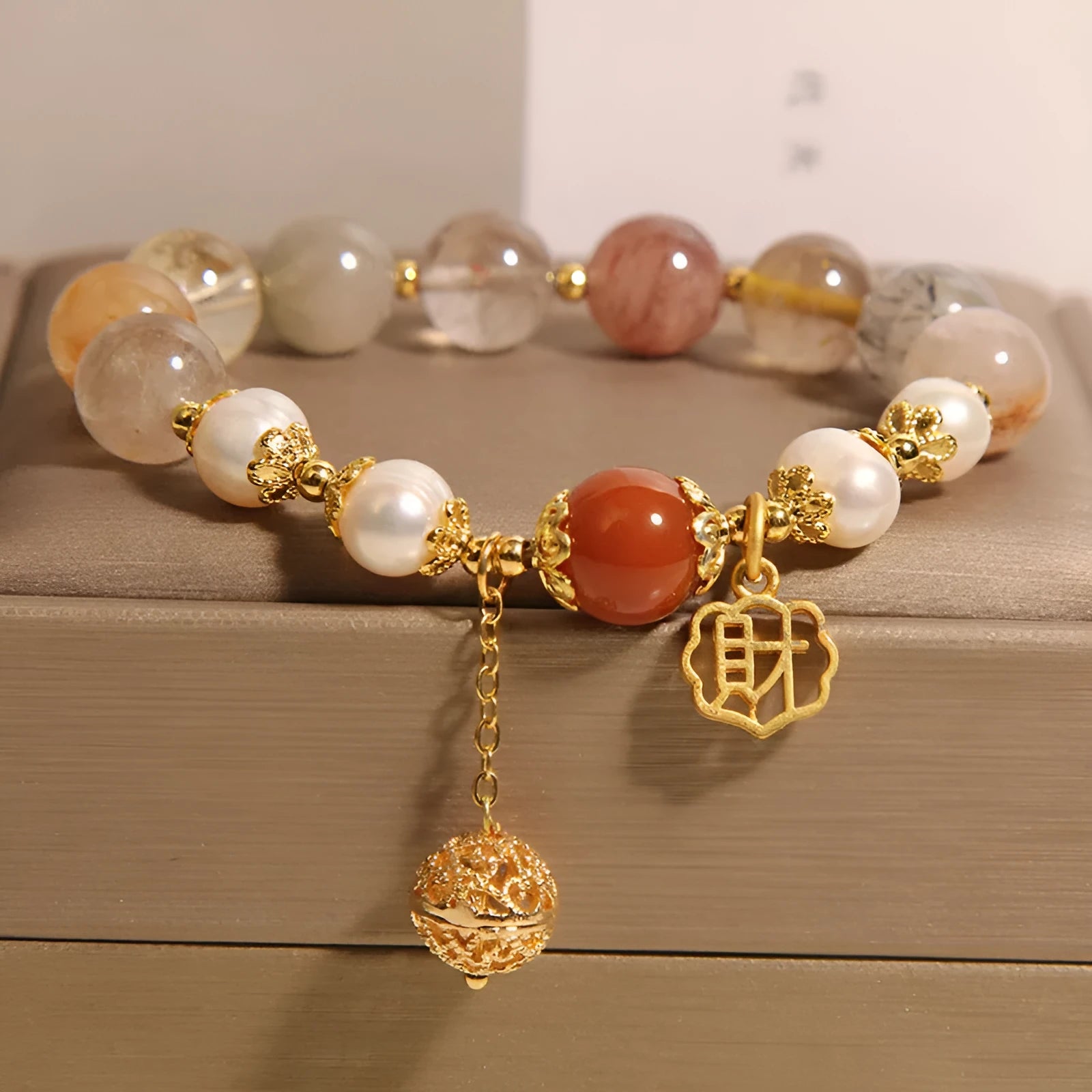 Women's adjustable crystal pearl bracelet with four pearls and Chinese Cai charm in natural hair colours