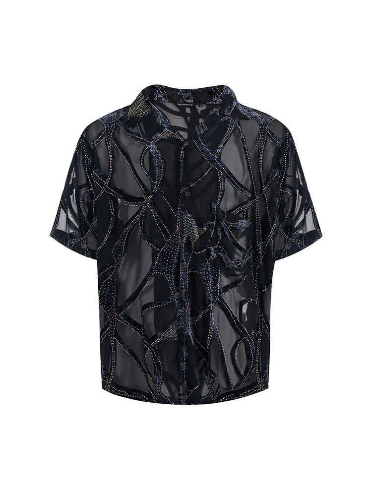 Man's loose fit short-sleeved shirt with translucent black grey snake pattern and lapel collar
