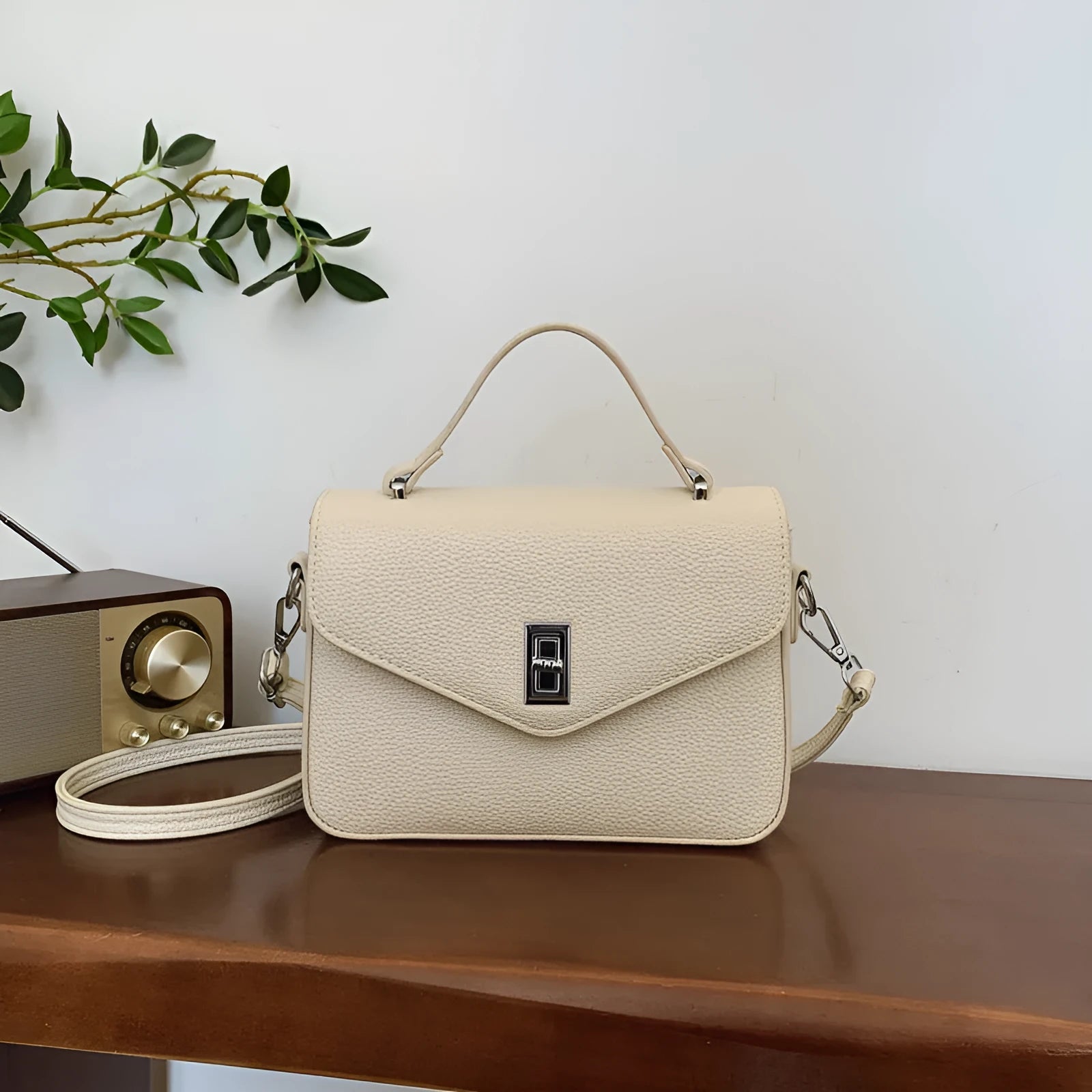 Fashion casual all-match commute cowhide portable shoulder messenger bag in PU leather with sewing thread detail