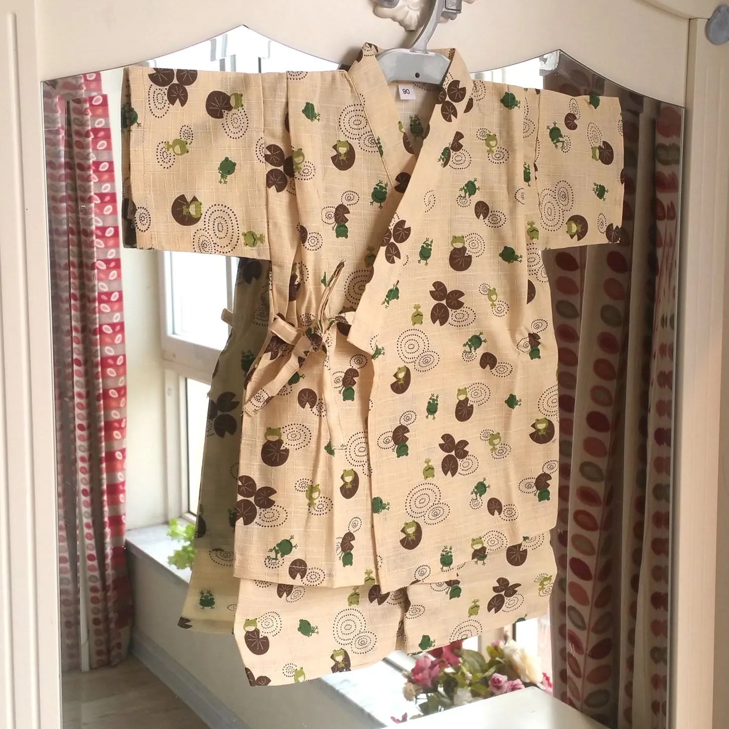 Child's beige cotton yukata with little frog print, short sleeves