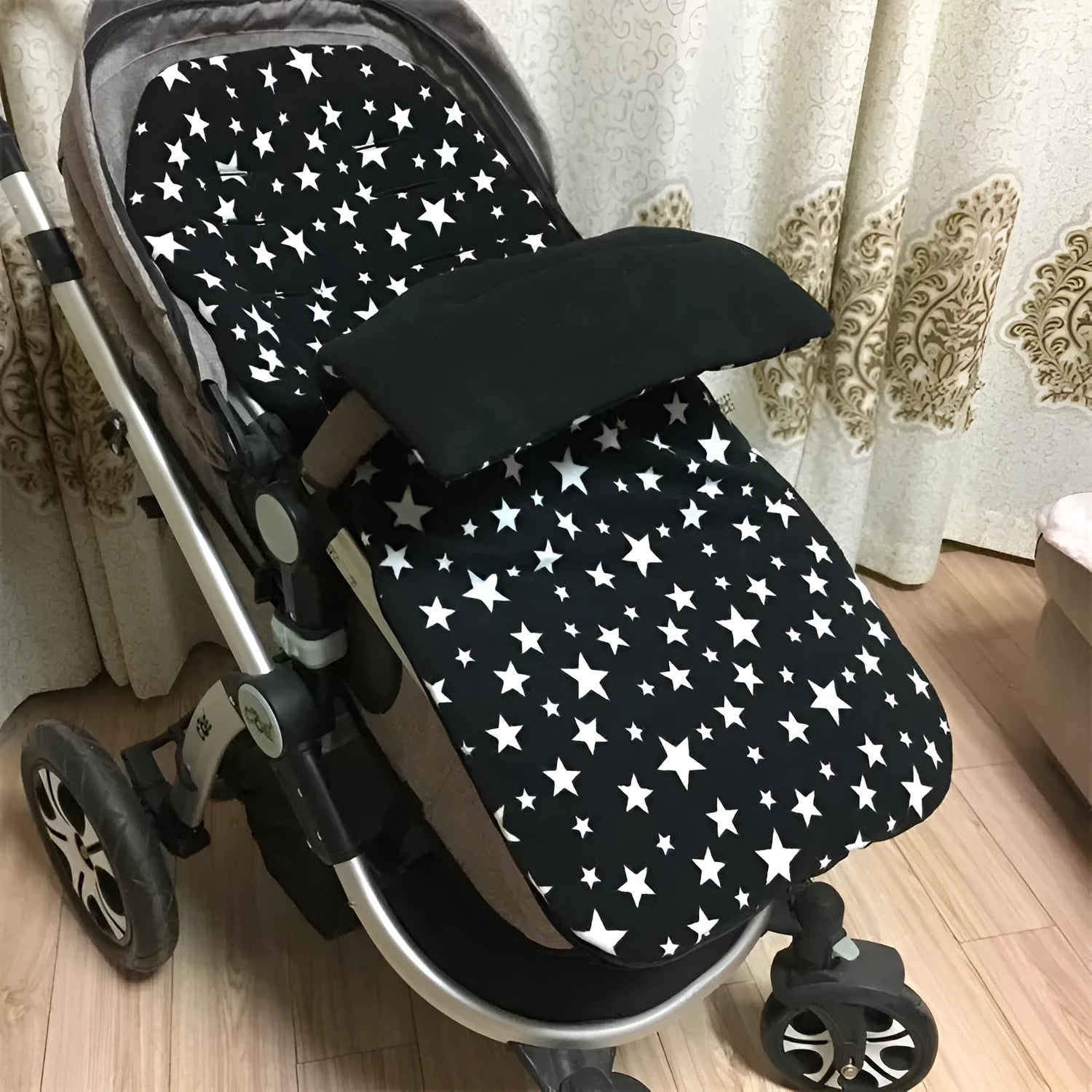 Envelope baby stroller sleeping bag in a plain colour with thick filling for winter.
