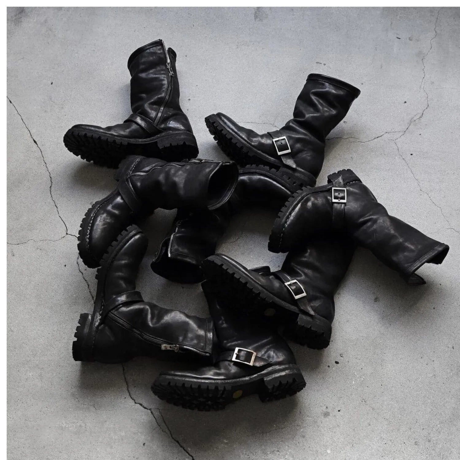 Men's black retro Martin boots with side zipper and round toe design