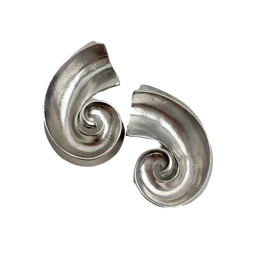 Retro geometric alloy ear studs in gold or silver colour, 5cm size.