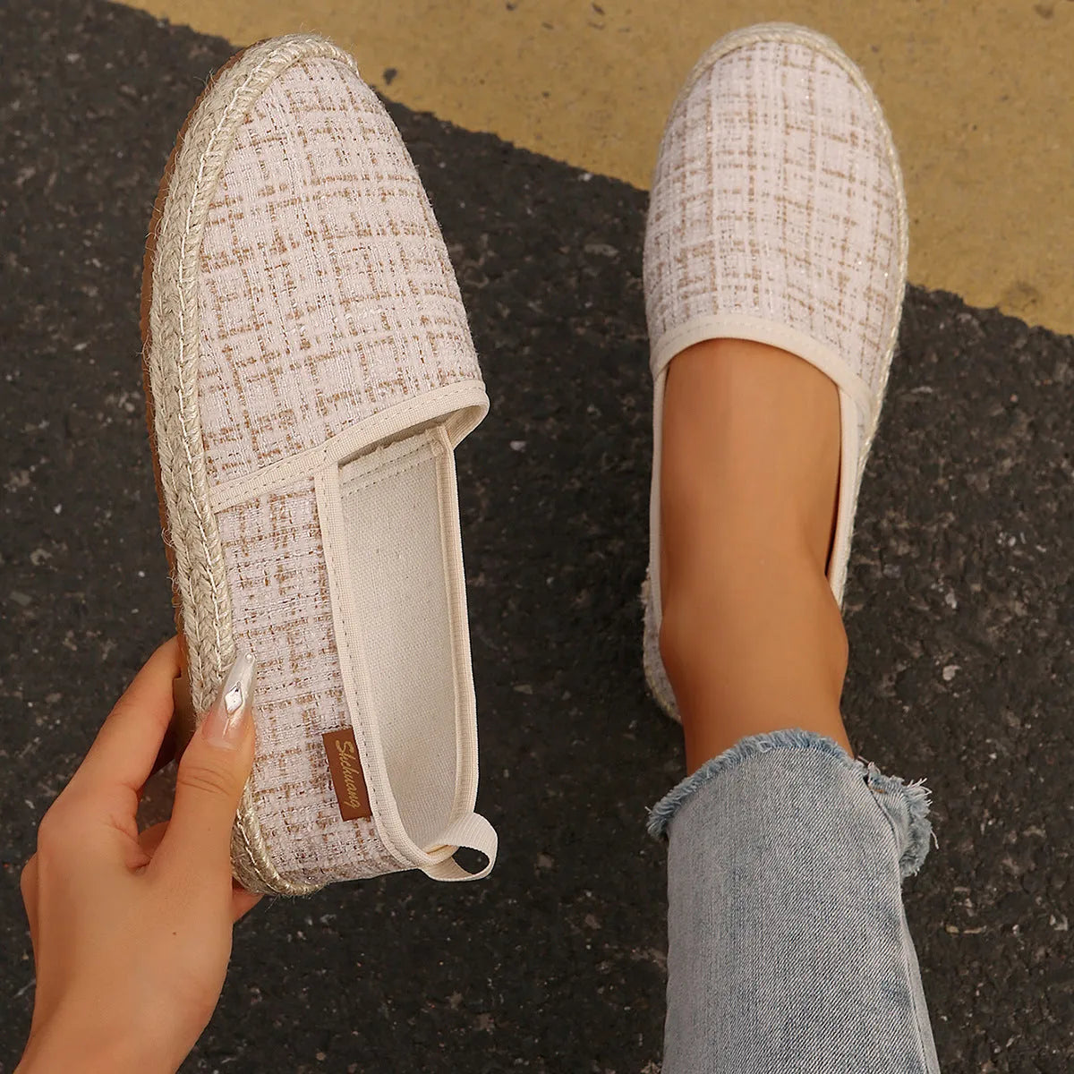Casual fisherman shoes with canvas upper and rope bottom in beige colour