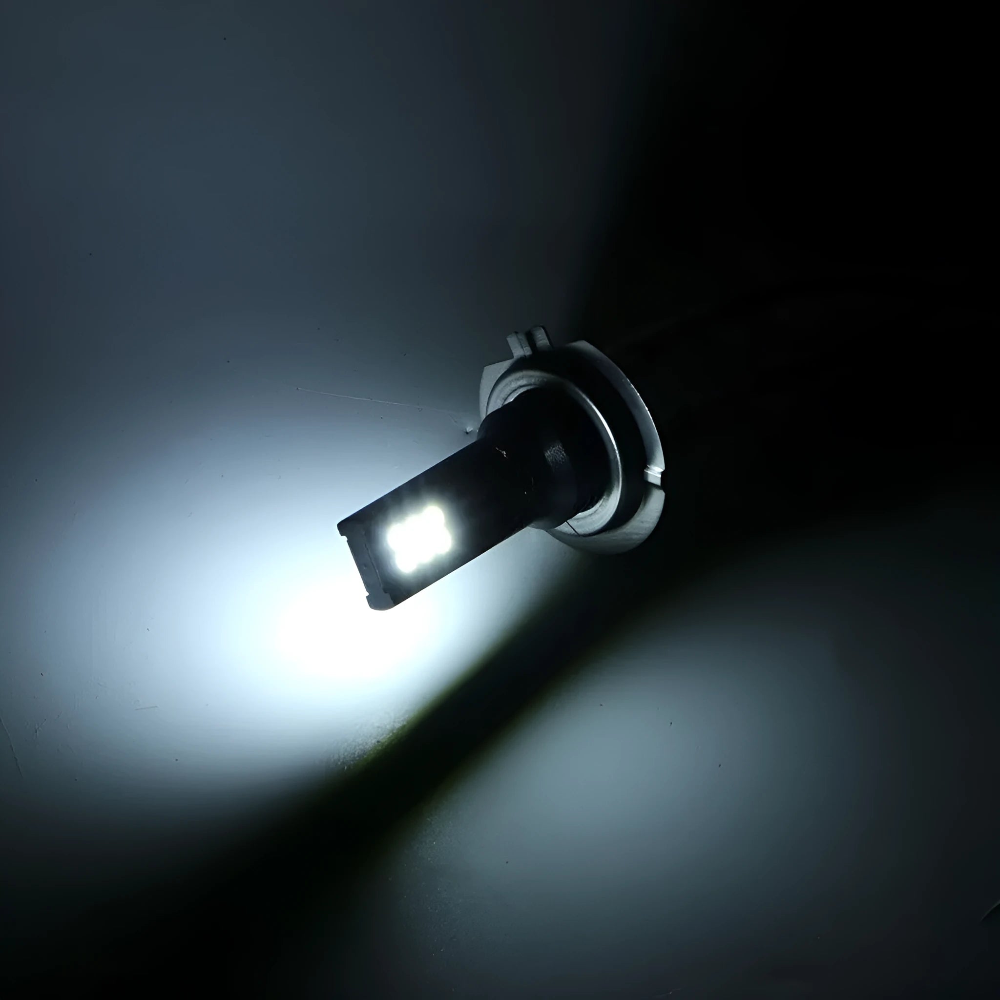 H7 110W LED car fog light unit with aluminium housing and SMD beads.