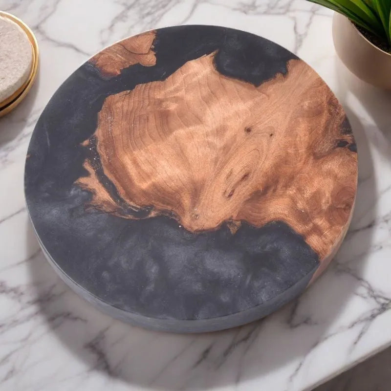 Wooden coaster with heat-insulating resin top in round green, black, or square black options.