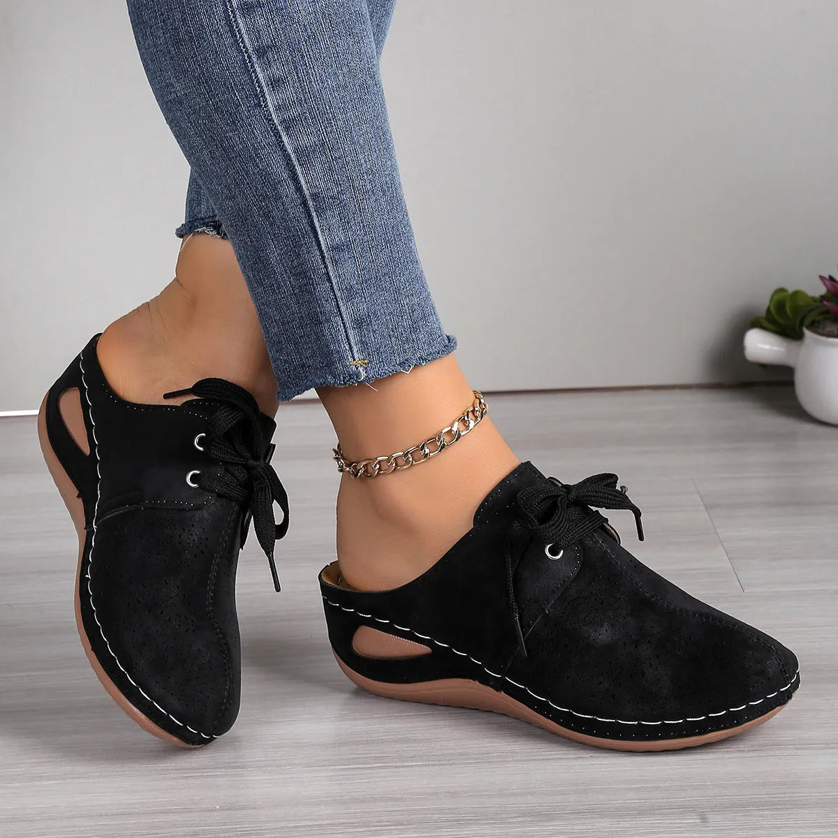 Women's lace-up wedge slippers in suede with hollow-out design and rubber sole