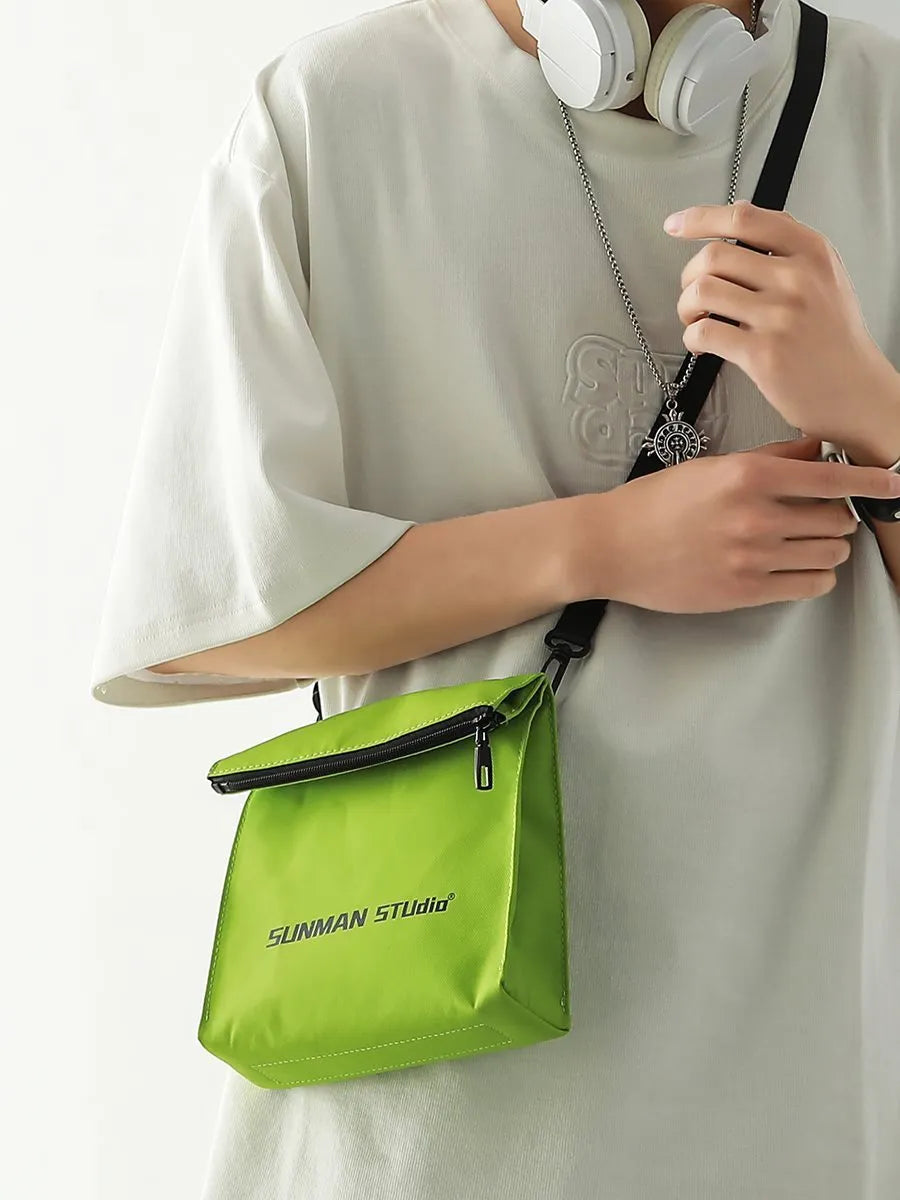 Street trend messenger bag in polyester with Oxford lining and crossbody strap