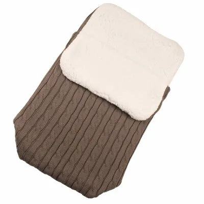 Envelope baby stroller sleeping bag in a plain colour with thick filling for winter.