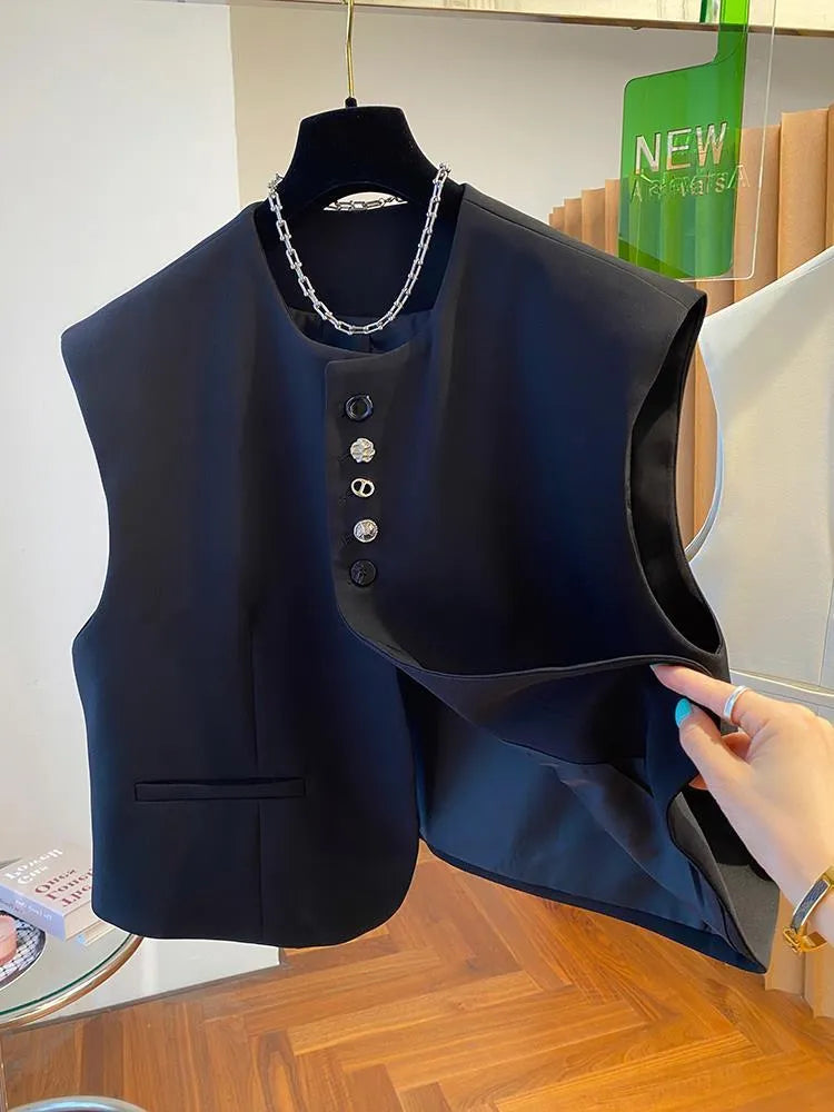 Loose-fitting waistcoat bandage dress in polyester with pockets, shown in beige and black colour options