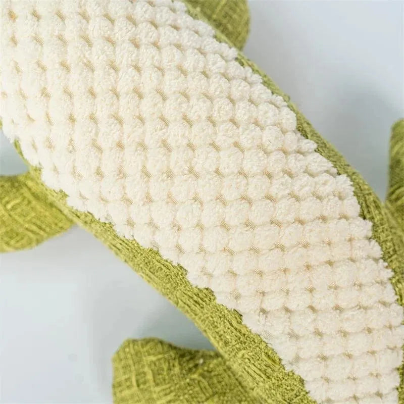Corn-shaped plush pet toy in three colours with biting sound for teeth grinding and boredom relief