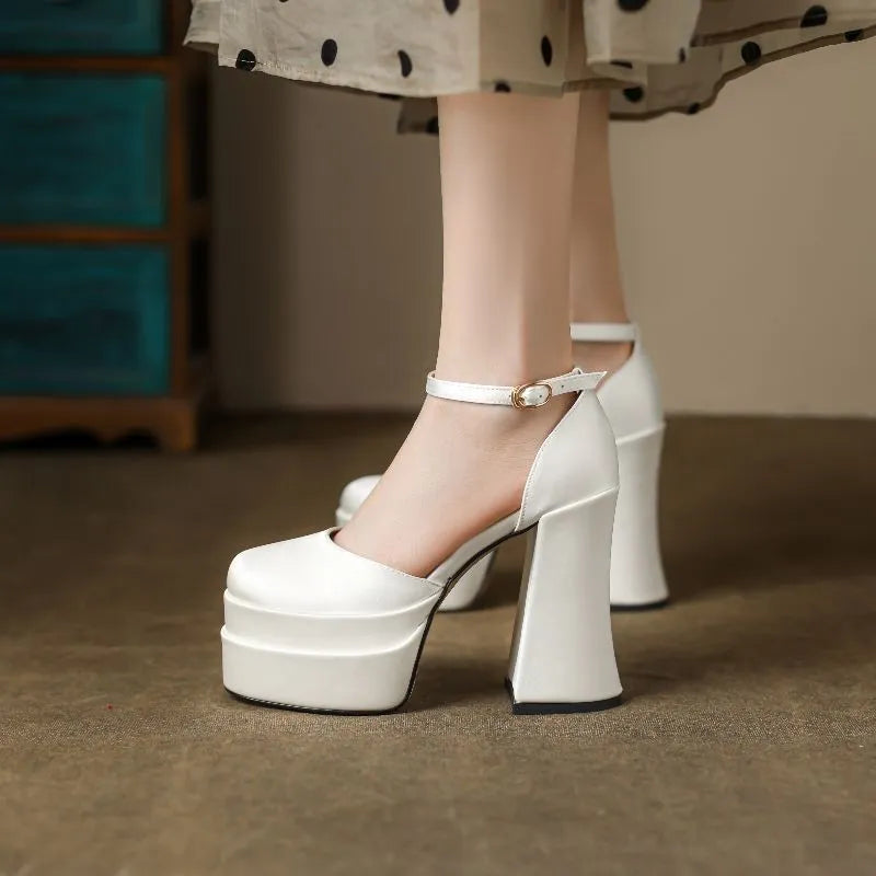 Women's waterproof platform high heels with chunky heel in white or champagne colour