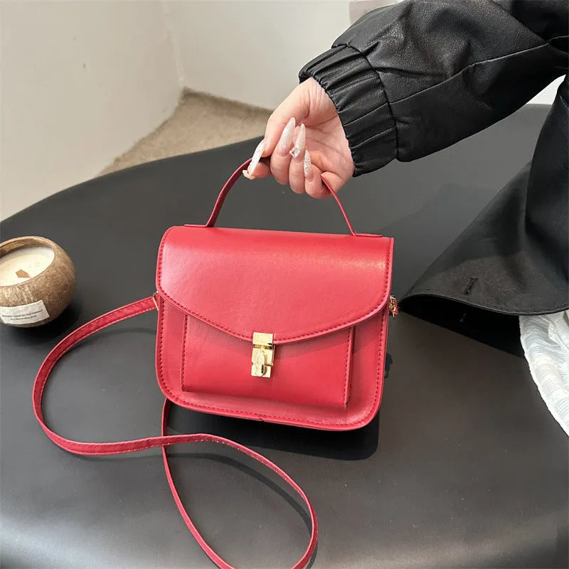 Retro style shoulder messenger bag in PU leather with sandwich pockets and document organisation