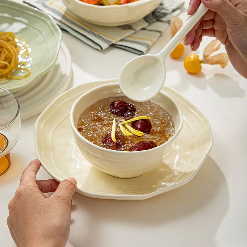 Seven-piece ceramic tableware set in solid colours with modern minimalist design