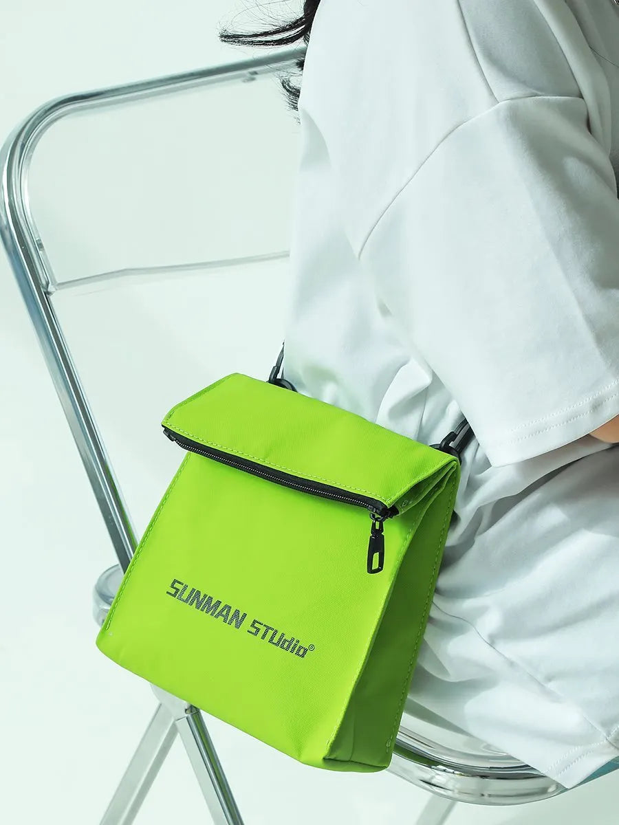 Street trend messenger bag in polyester with Oxford lining and crossbody strap